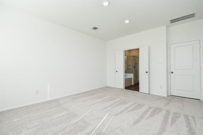 Building Photo - 2932 Tantara Dr
