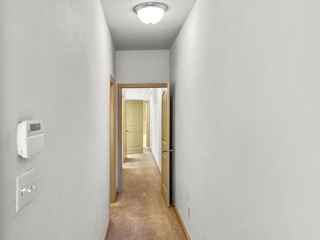 Building Photo - Move-In Ready Townhome Near I-30 & Arlington Entertainment!