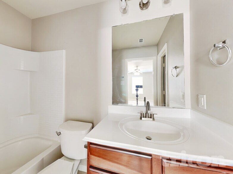Building Photo - 8122 Hall View Dr