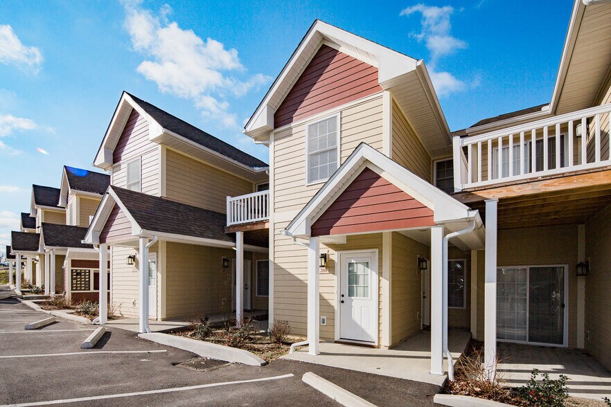 Building Photo - 300 Wedgewood Dr
