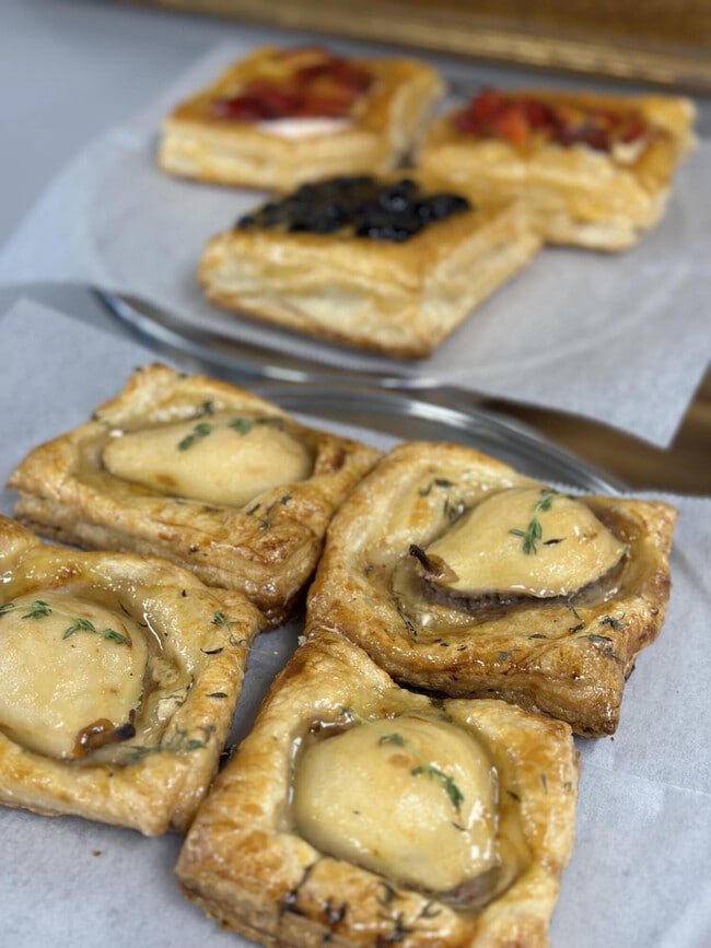 Building Photo - 114 S Lakeside Dr