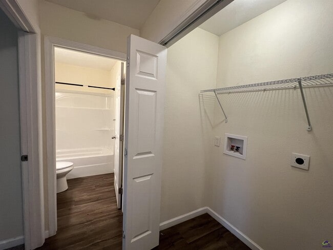 Building Photo - 405 Westcliff Cir