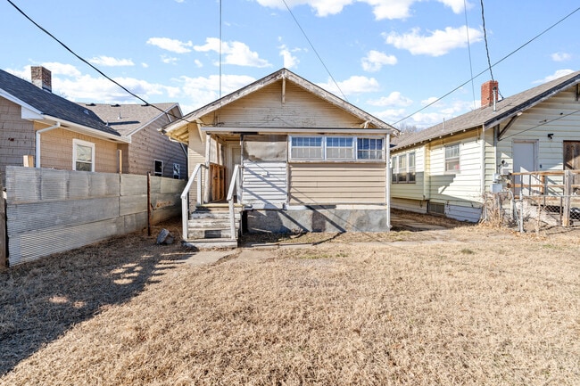 Building Photo - 415 S Phillips Ave