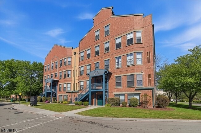 Building Photo - 160 Lafayette St