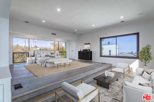 Building Photo - 8424 Grand View Dr