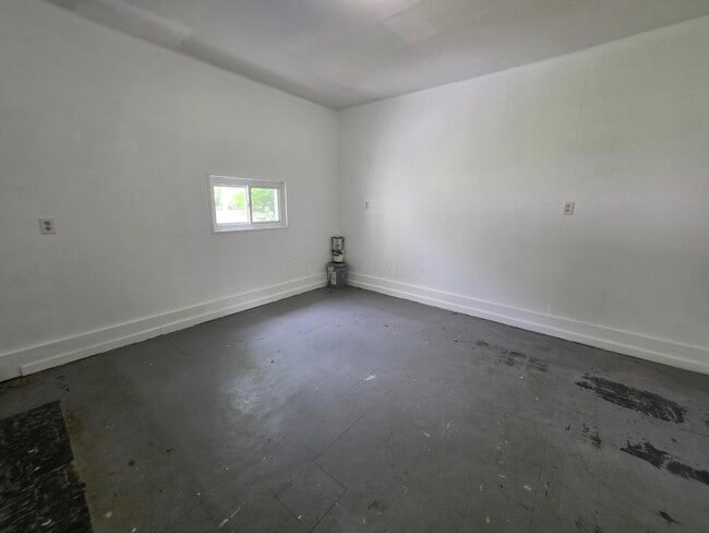 Building Photo - 1597 Koebel Rd