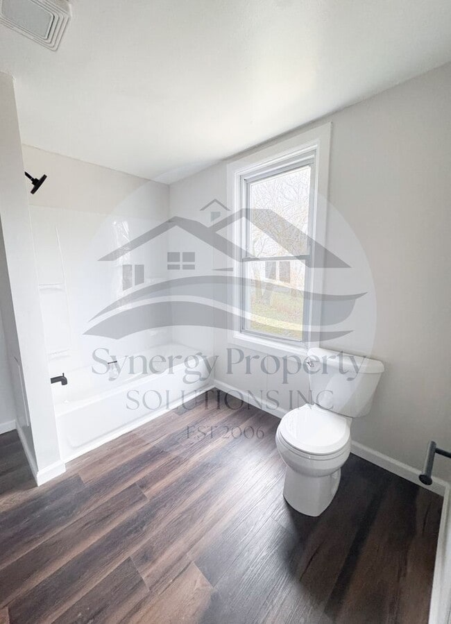 Building Photo - Madison Home