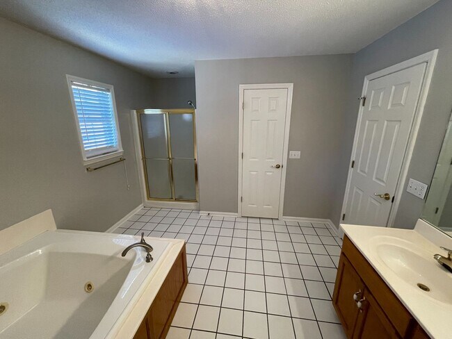 Building Photo - 25 Spearhead Dr