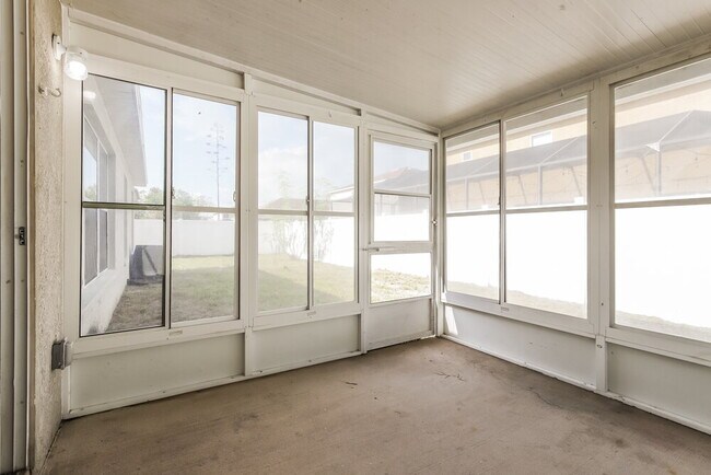 Building Photo - 10601 Boyette Creek Blvd