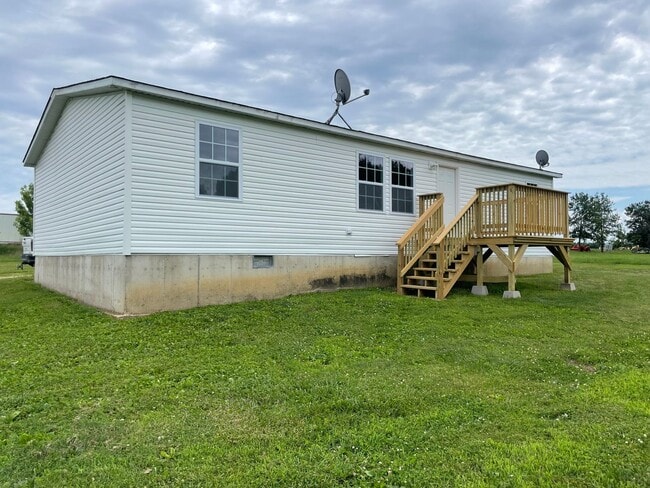 Building Photo - 3 Bed 2 Bath Home For Rent Outside of Bowling Green, MO