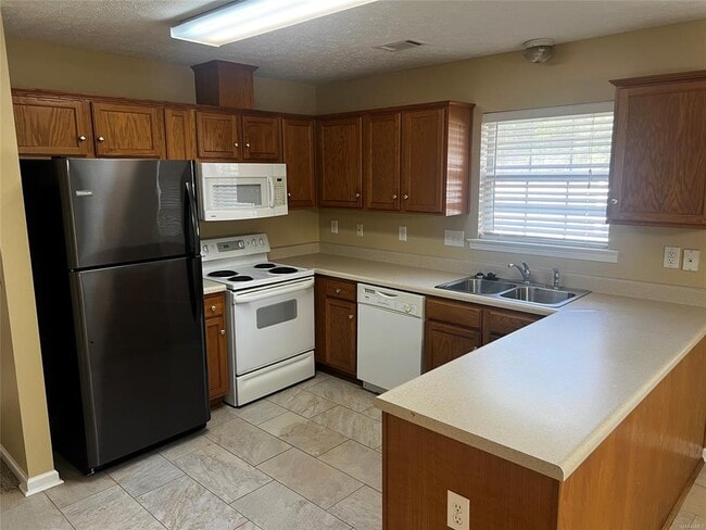 Building Photo - 801 Cottage Ln