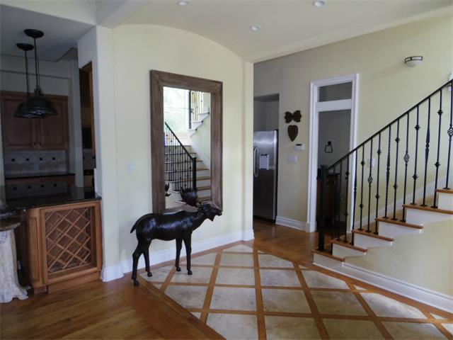 Building Photo - AVAILABLE AUGUST: Upscale 4 bed/2.5 bath home in North Campus just north of UT