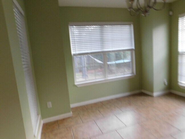 Building Photo - 3 bedroom in Crestwood S/D