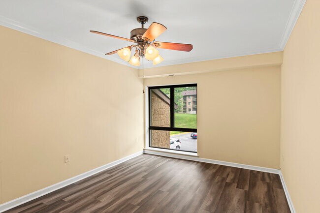 Building Photo - 6007 Majors Ln