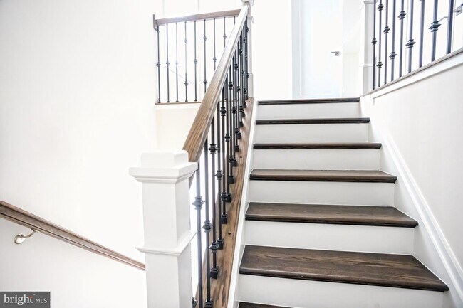 Building Photo - 23646 Hopewell Manor Terrace