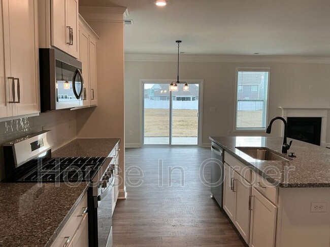 Building Photo - 41 Silverthorne Ct