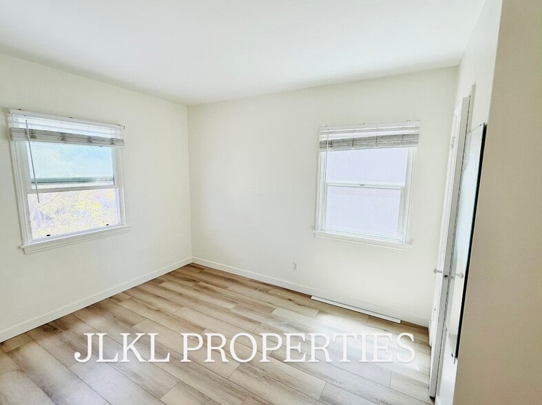 Building Photo - 3088 Meade Ave