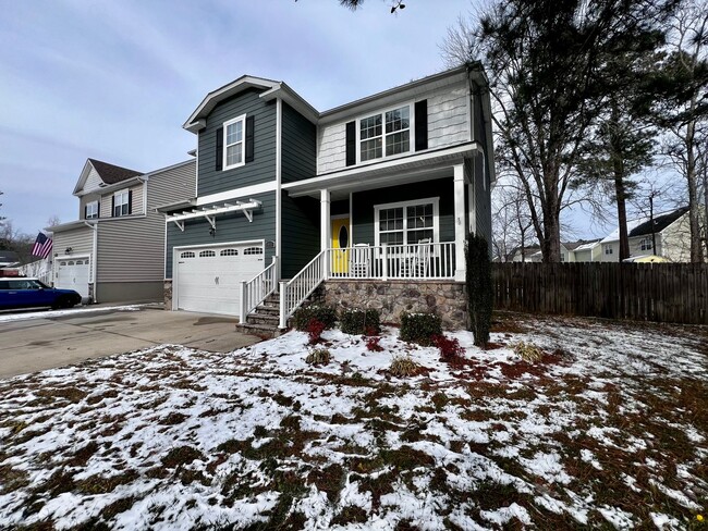 Building Photo - Beautiful 4 Bedroom 3 Bath home in Grassfield