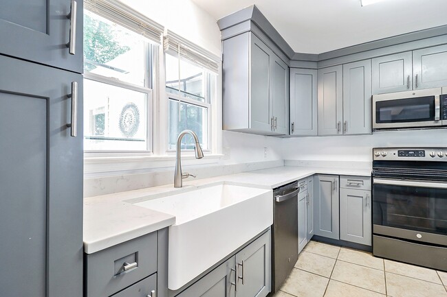 Building Photo - 2129 Agecroft Rd