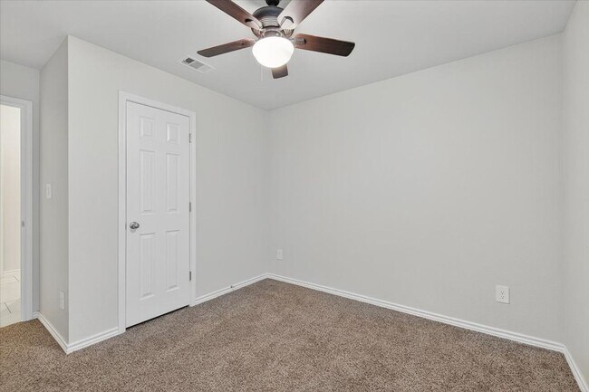 Building Photo - 3909 Shiva Dr