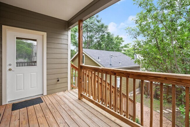 Building Photo - 2111 E 8th St