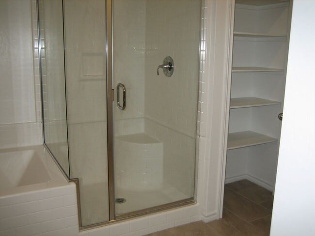 Building Photo - West Summerlin Townhouse - 1833-SqFt. - 3-beds, 2.5-baths, 2-car attached garage, Gated Comm.