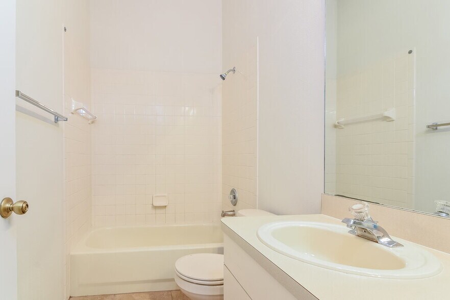 Building Photo - 4904 Ridgemoor Cir