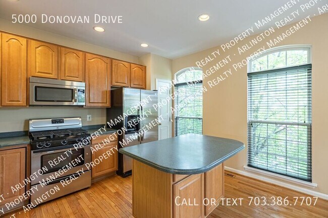 Building Photo - 5000 Donovan Dr