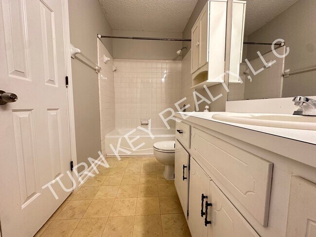 Building Photo - Townhome for rent in Grayson Valley