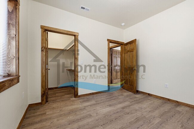 Building Photo - 2 Bedroom 1 Bathroom Home with a Single Car Garage Available in Blanchard!