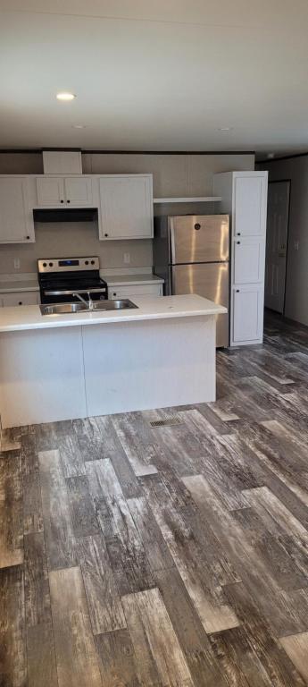 Building Photo - 325 W Market St