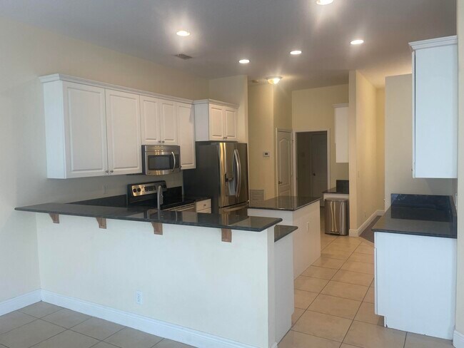 Building Photo - 2643 SW Harem Cir