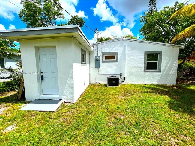 Building Photo - 140 NW 124th St
