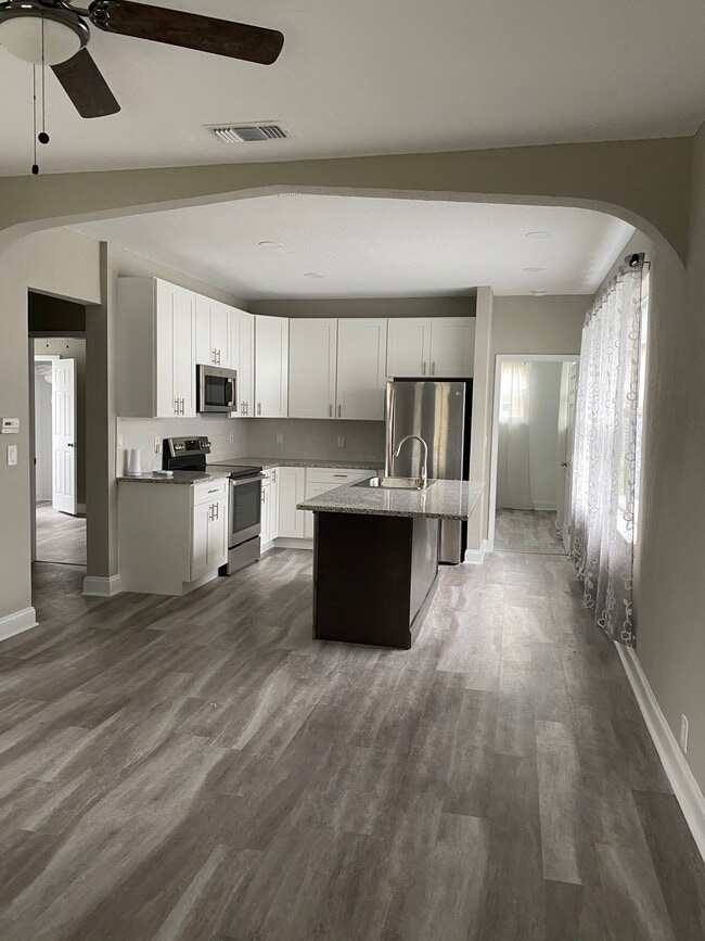 Building Photo - 1611 E 18th Ave