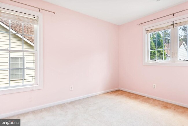 Building Photo - 2202 Sarah Woods Ct