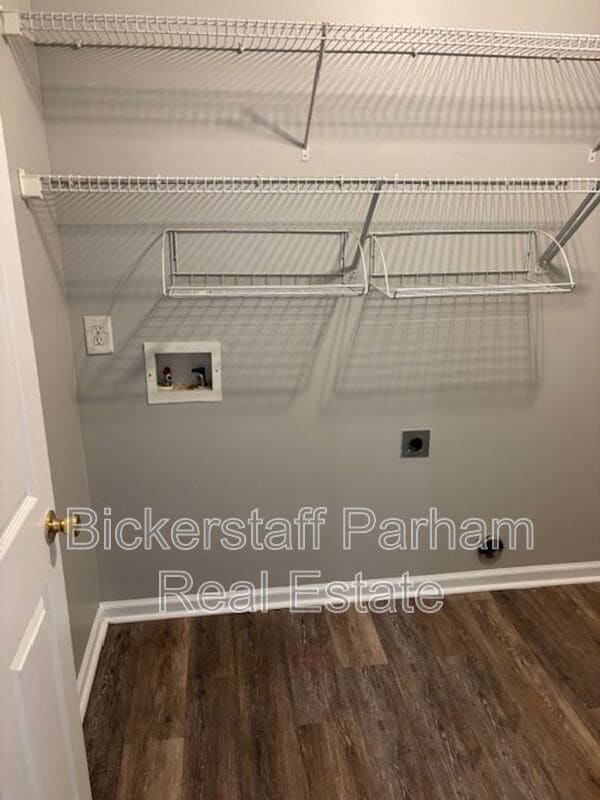 Building Photo - 9146 Garrett Lake Dr