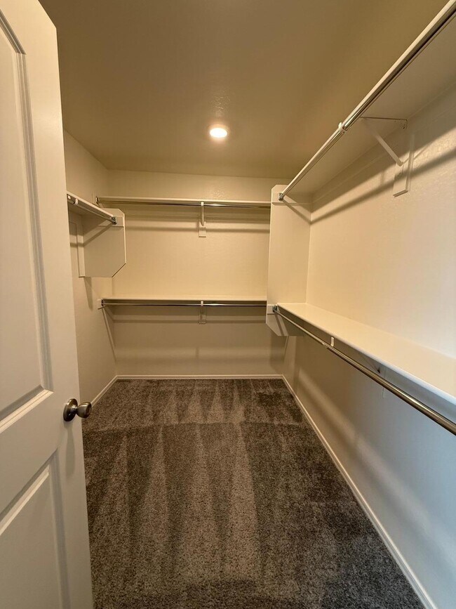 Building Photo - 16579 W Jenan Dr