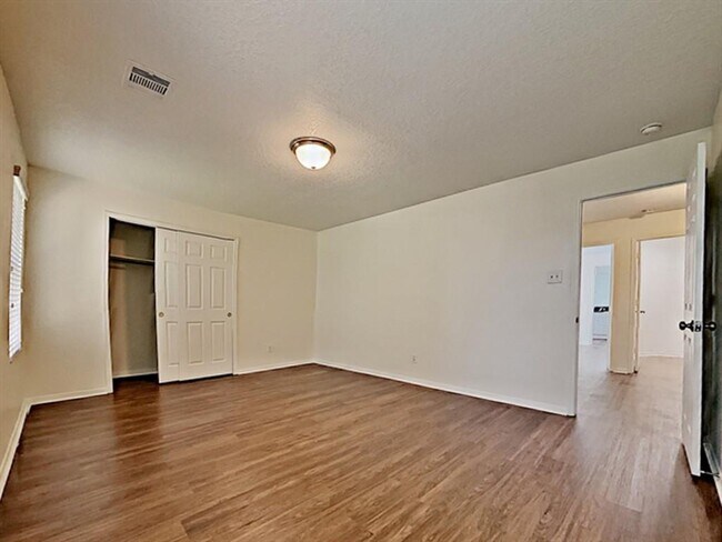 Building Photo - 16973 Scenic Knoll