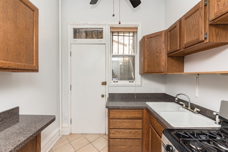 Building Photo - 1849 N Lincoln Ave