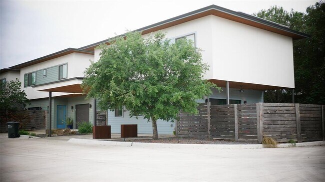 Building Photo - 2101 Montopolis Dr