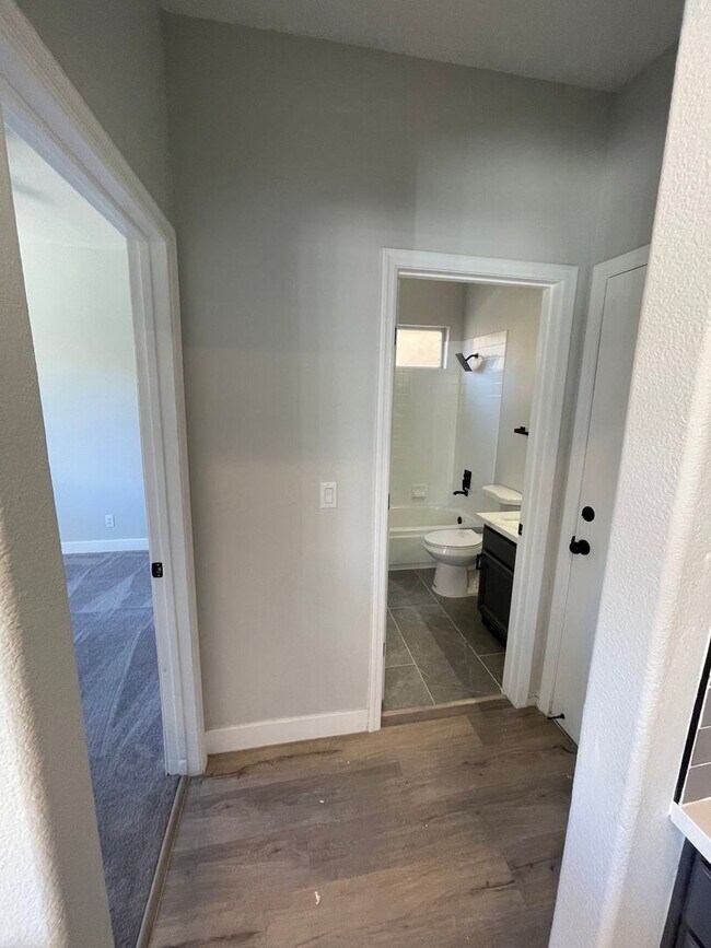 Building Photo - Beautiful 4 bedroom home located in the Sh...