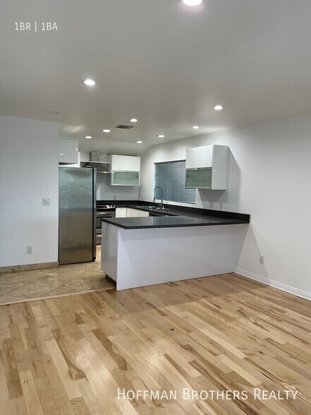 Building Photo - 1148 N Clark St