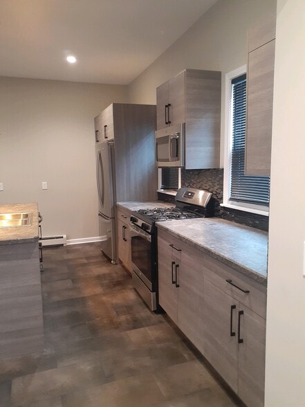 Building Photo - 1888 E 123rd St