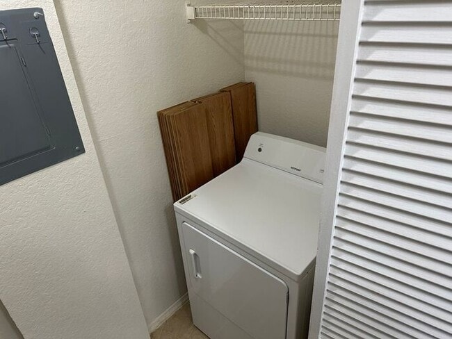 Building Photo - Charming 2 bedroom Condo!