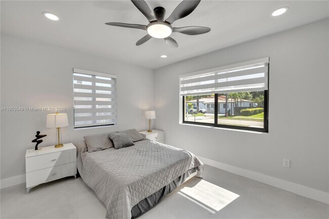 Building Photo - 6021 SW 19th St