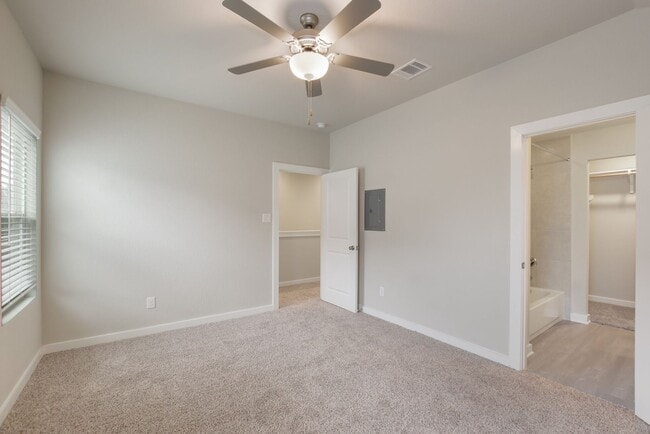 Building Photo - Town Homes At Stadium Point