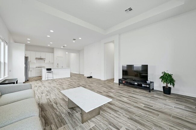 Building Photo - 6725 Denia Dr