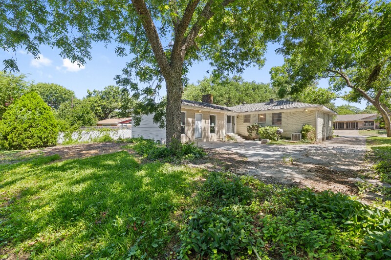 Building Photo - 529 Melrose Dr