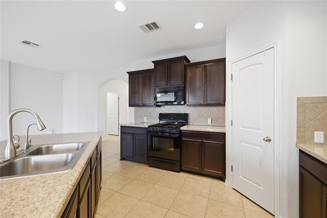 Building Photo - 400 Fistral Dr