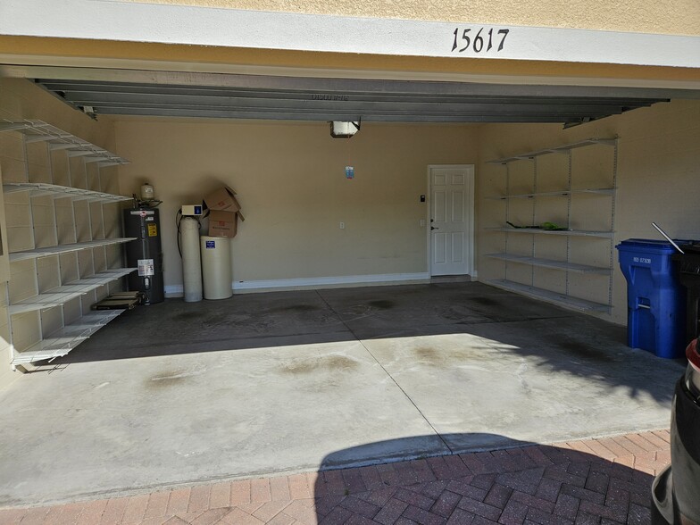 garage - 15617 Aurora Lake Cir